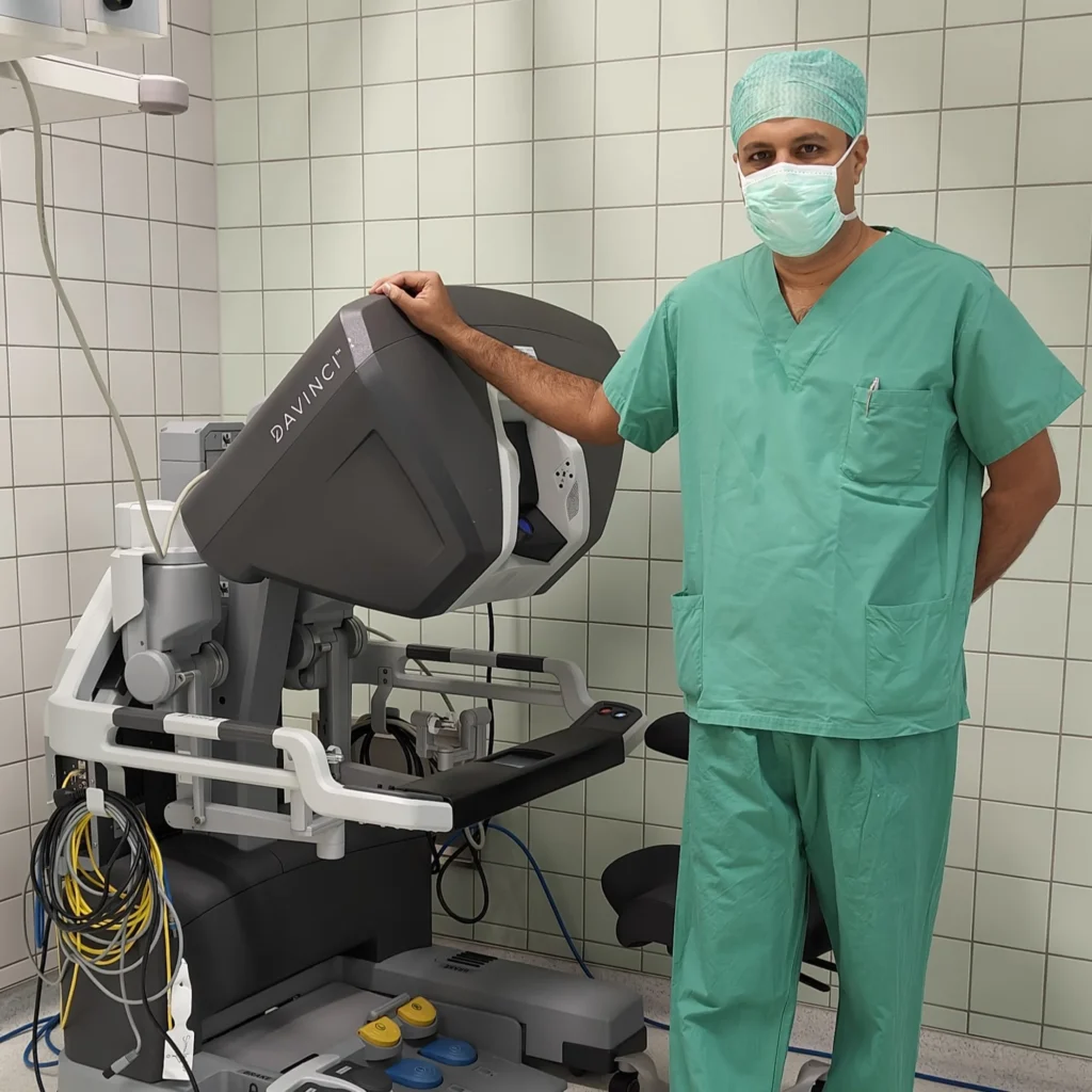 Dr-Kedar-Patil- robotic surgeon in Pune